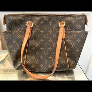 Louis Vuitton Totally Monogram Canvas Tote